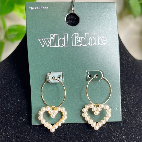 Wild Fable Gold and Pearl Heart Hoop Earrings Bridal Valentines Date Night Sexy - Picture 2 of 2